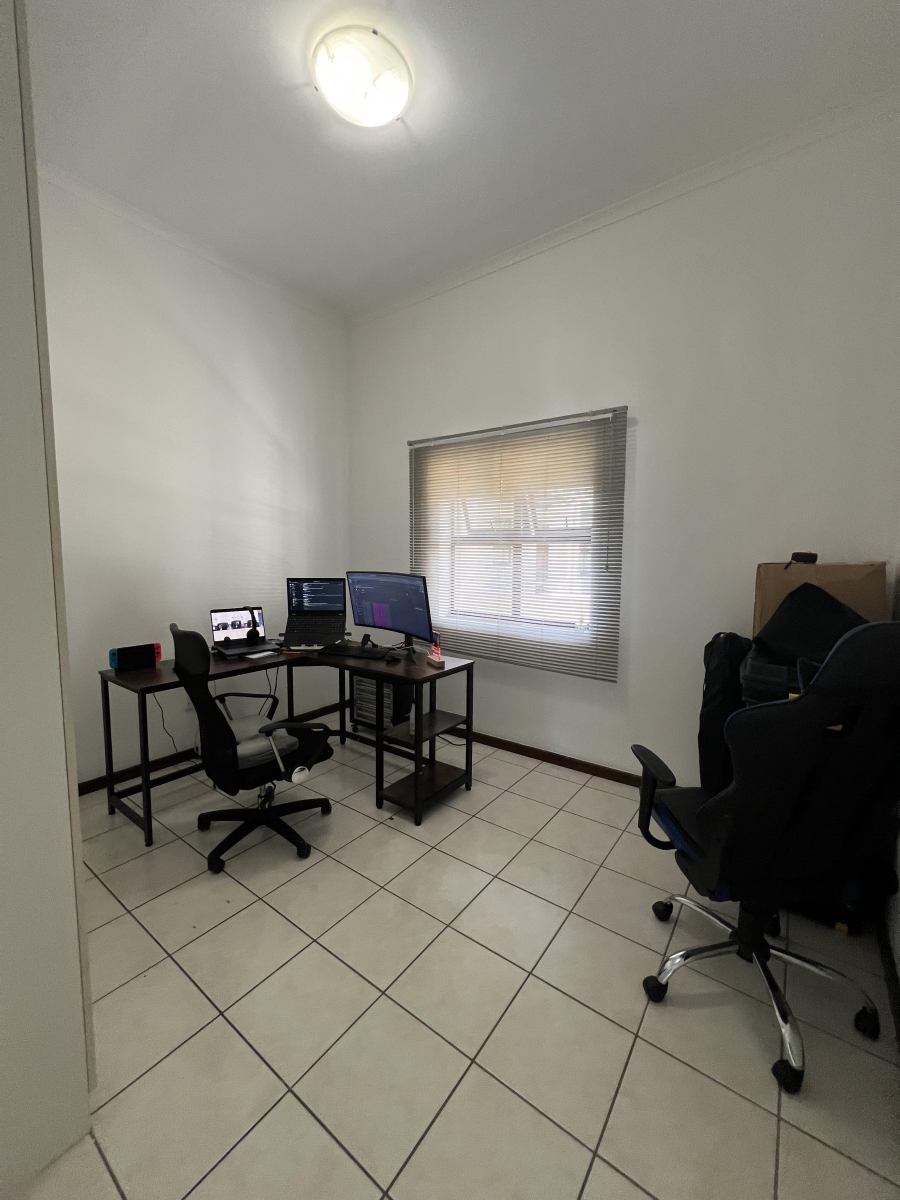 2 Bedroom Property for Sale in Admirals Park Western Cape